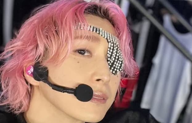 眼帯を付けた独特の色気がヤバイ！Snow Man・佐久間大介 オフショットを披露！「流石にやばいです」