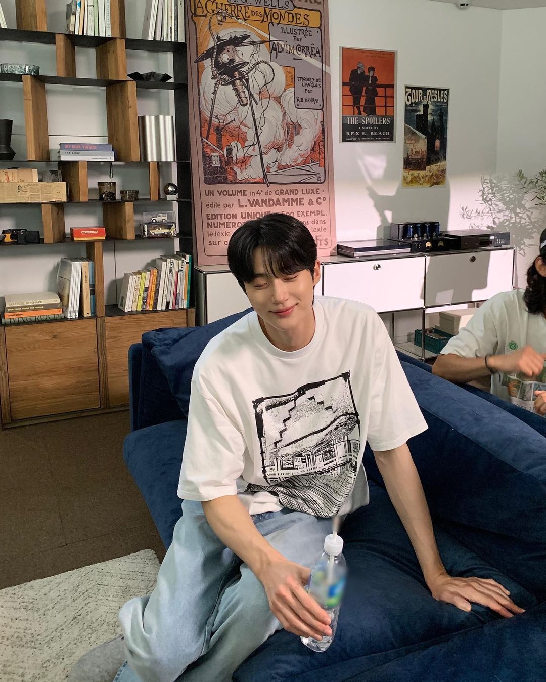 韓国俳優が最新ショット公開「その背中に抱きついていいですか？ww」