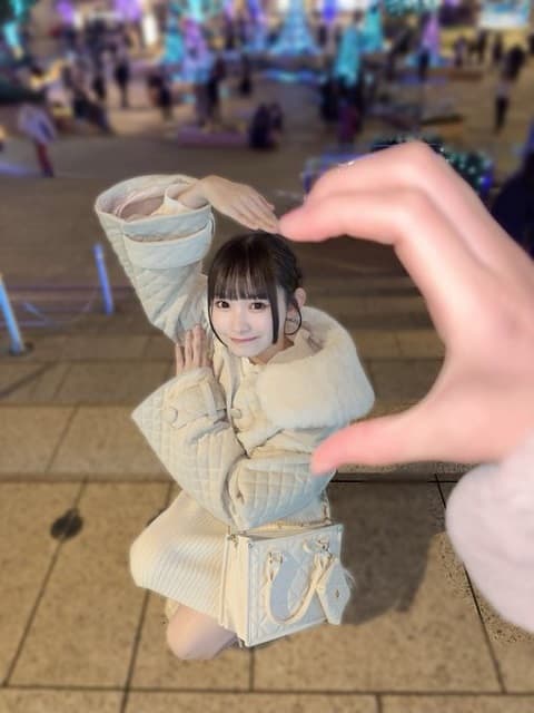 「構図かわいすぎ、天才だ…」アイドルのイルミデート写真がキュートすぎてファン悶絶