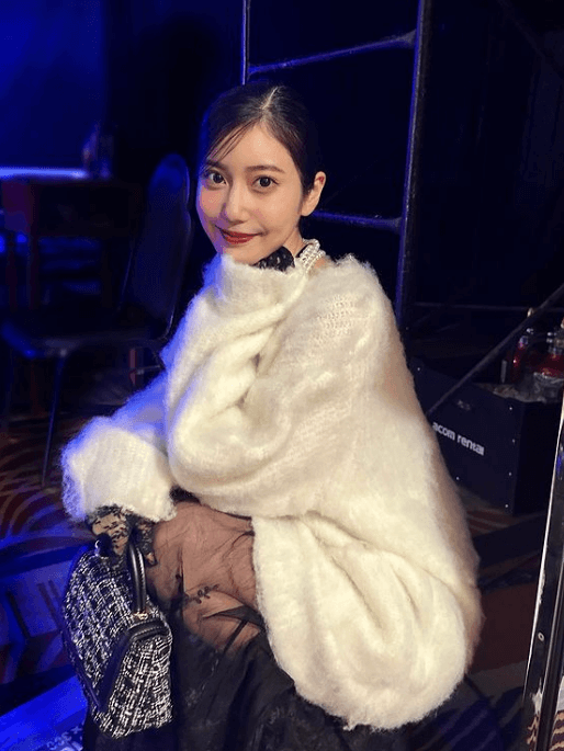 阿部なつき「ショート丈でスタイルよく見える」、ランウェイの美麗フォト＆ムービー公開でファン熱狂！