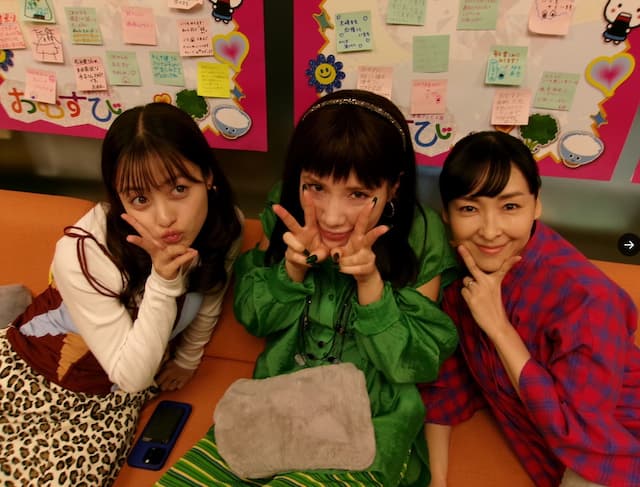 橋本環奈が朝ドラのオフショットを投稿！「大好きなお母さんお姉ちゃん」