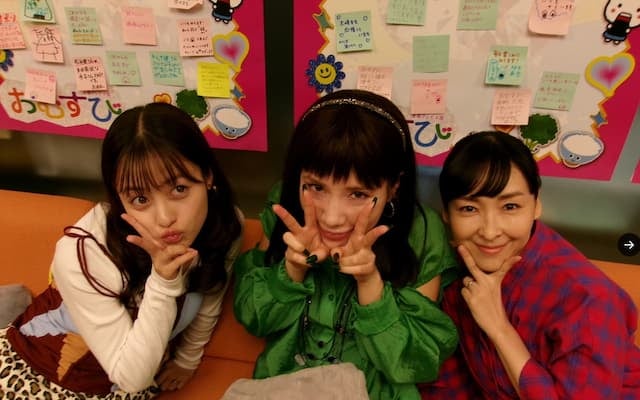 橋本環奈が朝ドラのオフショットを投稿！「大好きなお母さんお姉ちゃん」