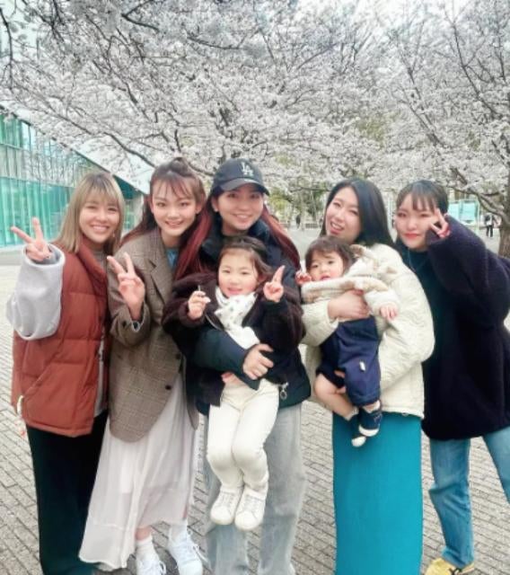 女子キックボクシング・平岡琴、地元メンバーでお花見！「みゆ失踪事件」も発生！？