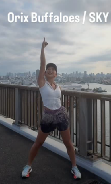 元オリックス"BsGirls"の美女フィットネスモデル・千原由理奈、朝ラン10㎞途中の京セラドームへエールのダンシング！