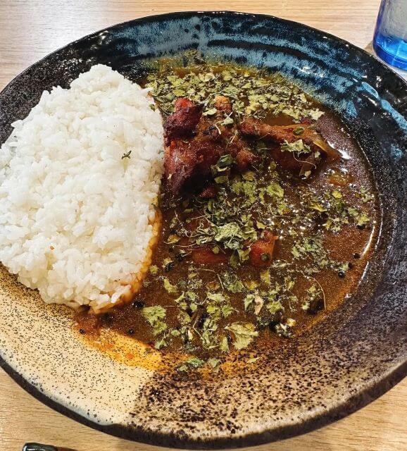 有吉弘行が「まいうー」連発！このスパイスカレー、ガチでウマい！