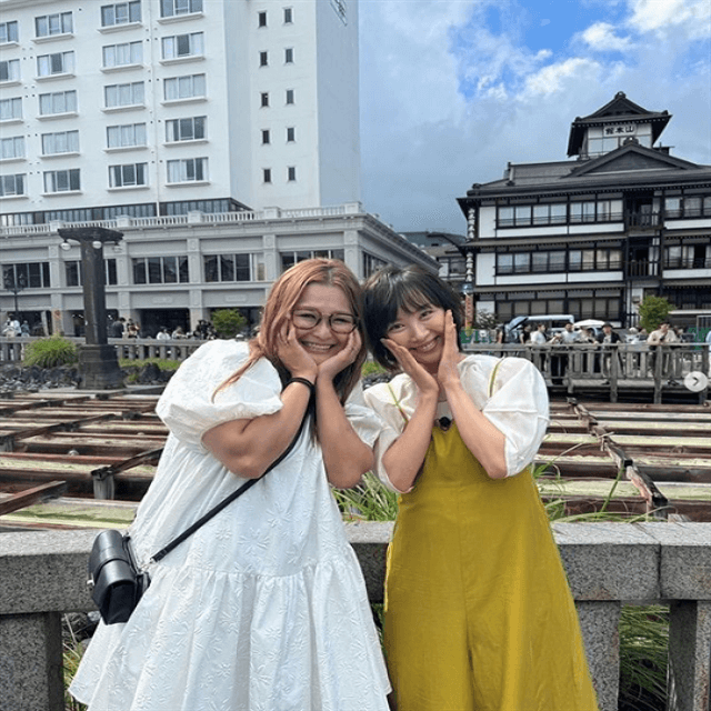 山口もえが大食い女王・ギャル曽根と草津温泉へ！距離感近い2人の写真にほっこり