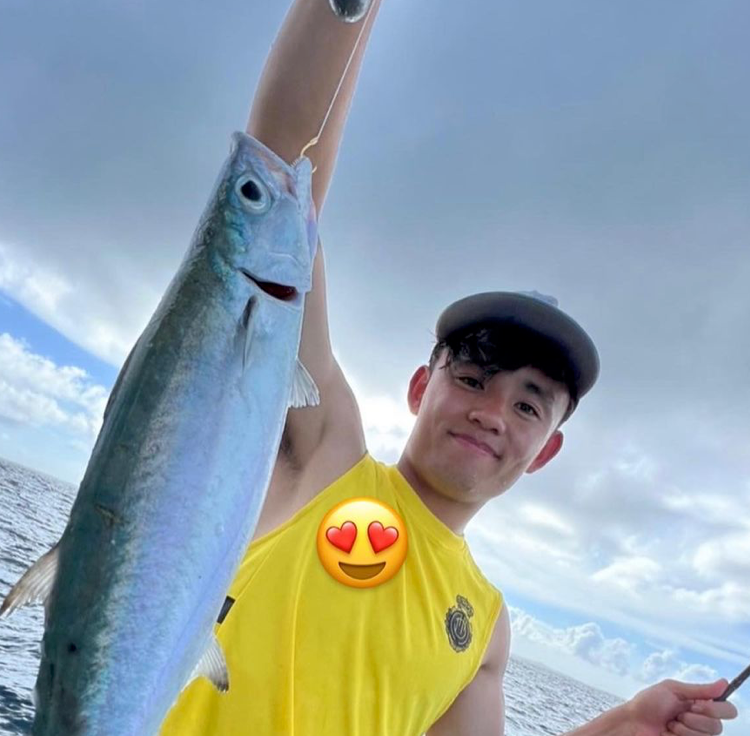 ⚽️久保建英、🏖〇〇でオフ満喫⁉️🐟釣りの腕前も披露
