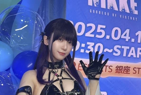 伊織もえがセクシー&クールな自前コスで『NIKKE』生放送に出演!?”ミハラ”姿に絶賛の嵐！