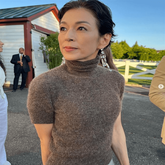 鈴木保奈美、ラルフローレン・ショーへの招待！クラシックカー前の姿に「素敵すぎて憧れる」と羨望の声