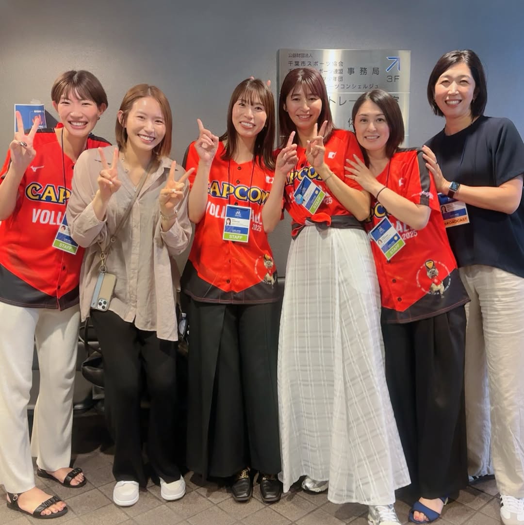 ポーランド戦勝利後にレジェンド大集合！バースデーの主役を囲んだショットに「めちゃ豪華ですね」