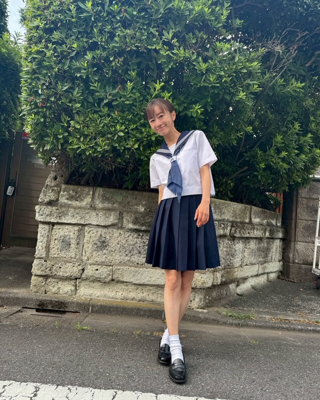 「優勝すぎる」松本まりか、ドラマの役柄で女子高生の制服を着た姿をファンに大公開！