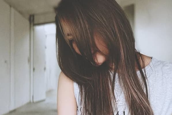 「ノースリーブの朝香さんセクシーで好き」瀬戸朝香ピンクベージュのインナーカラーがチラ見え…