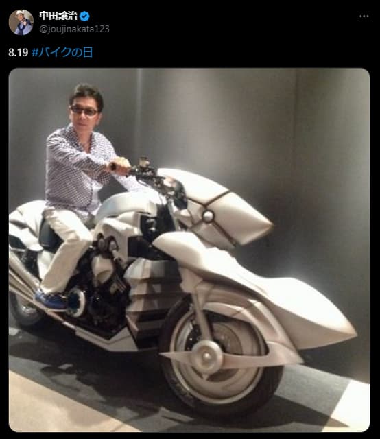 「渋すぎる……！」人気声優・中田譲治がバイクに跨がった写真がイケオジすぎて
