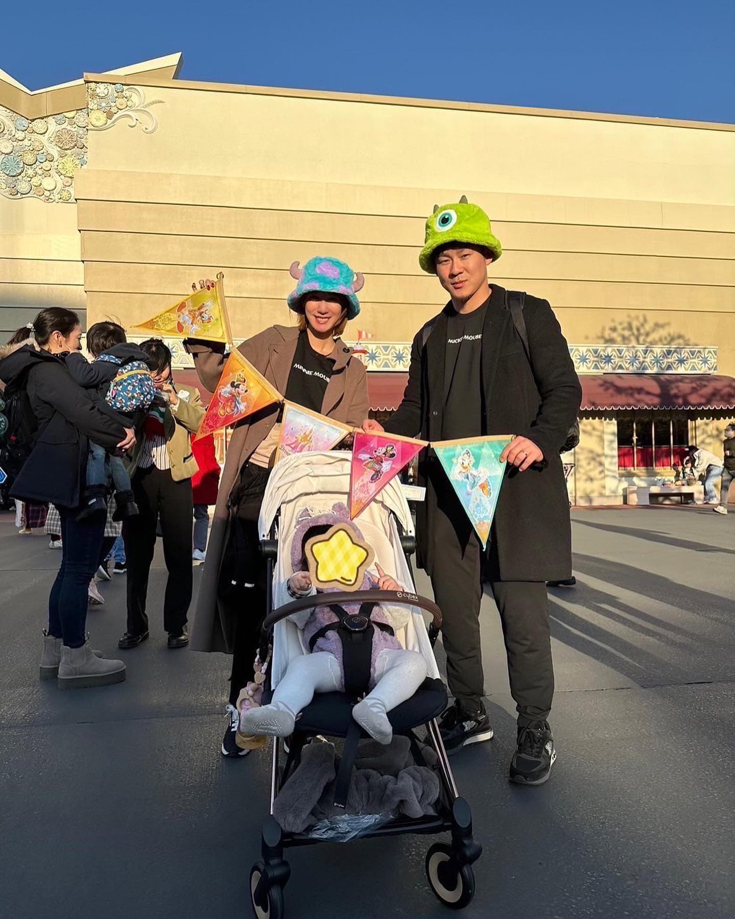 牧原大成が家族3人でディズニーへ🏰オフシーズン中の家族ショットを公開✨