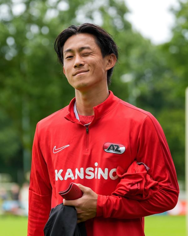 新天地で好調の日本代表DF ウインクショットにファン歓喜「どこで覚えたのその表情」