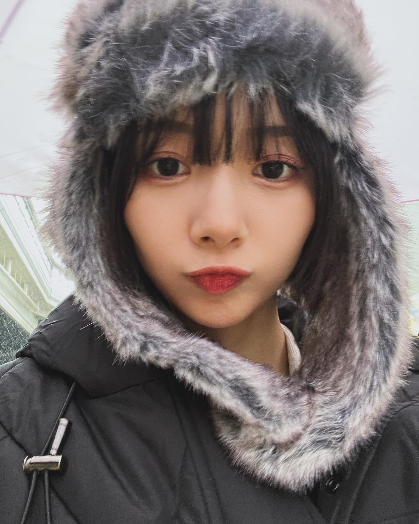 岡田紗佳が雪積もる日にモコモコ姿公開で”可愛すぎる”と話題に💕