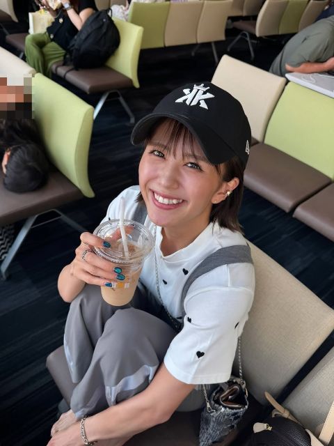 飛行機見てたら40分経過！？美人ボクシング女子・菅原美優 空港での笑顔が可愛すぎる！