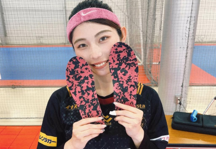 美女サッカー選手、”体育座りのキュートショット”を披露！喜びの報告も意気込み満点にシェア