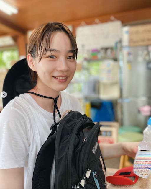 のん、ラムネを飲む爽やかショットを公開！「きもちかったーー」