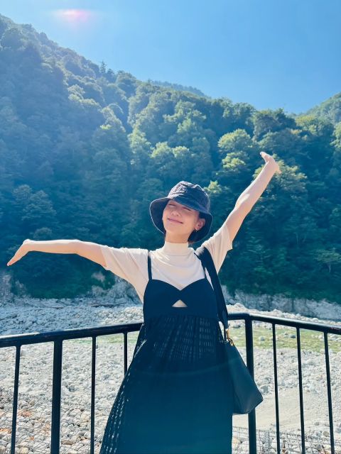 手のひらを広げ夏を満喫！俳優・中村ゆり「最高の景色どした」