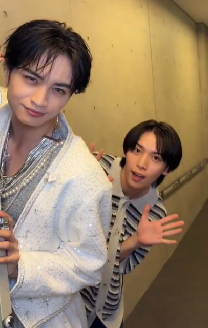 ひょっこり顔を出す出だしが最高！アイドル・中島健人 阿達慶とダンスを披露！「最高！！」と話題に！