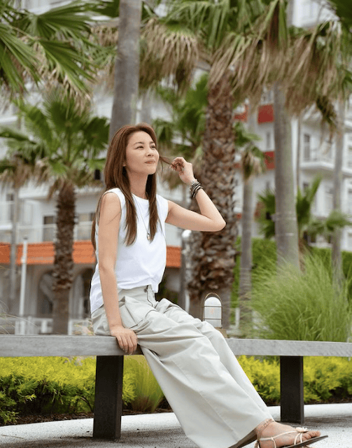 夫は元V6 47歳2児の母が見せた美貌に「同い年とは思えん可愛さ」