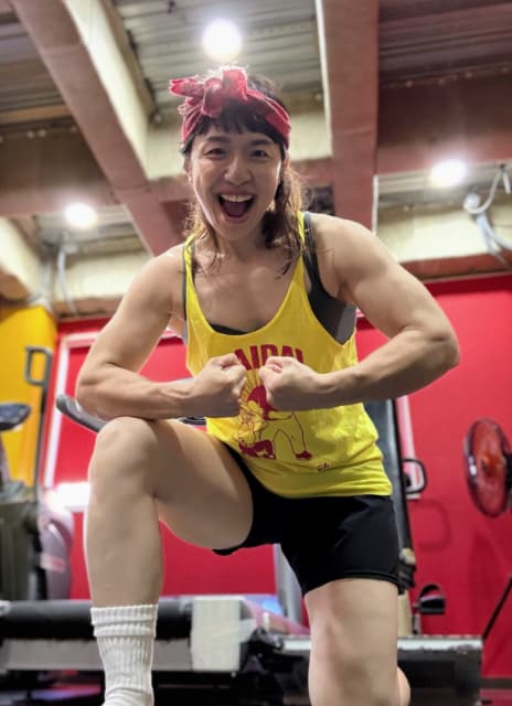 「GYMに行ってきました!」浜口京子が華麗な筋肉を披露