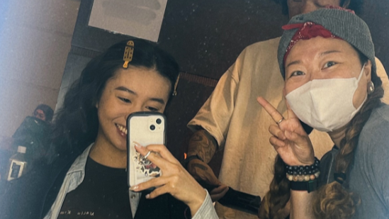 Kōki,が公開したメイク中のオフショットに癒しの声続出「朝からほっこり」