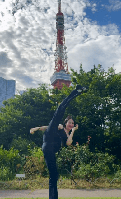 "フルコン空手黒帯女優"青野楓、スラリ長身170cmから繰り出すハイキックムービーにファン「美しすぎる」