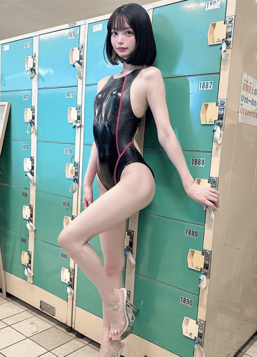 「セクシーヨネちゃん！」競泳水着姿でロッカールームをムーディーにした、奇跡のプリンセス「米倉みゆ」