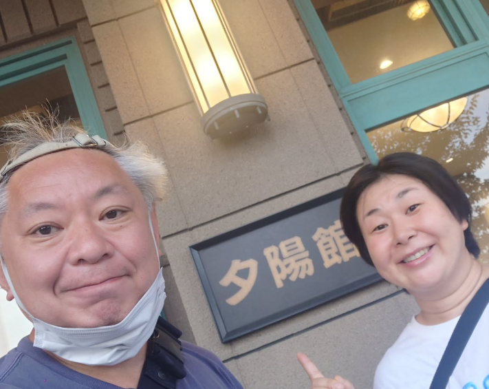 迫力満点！鈴木おさむ一家、西武園「ゴジラ・ザ・ライド」を満喫