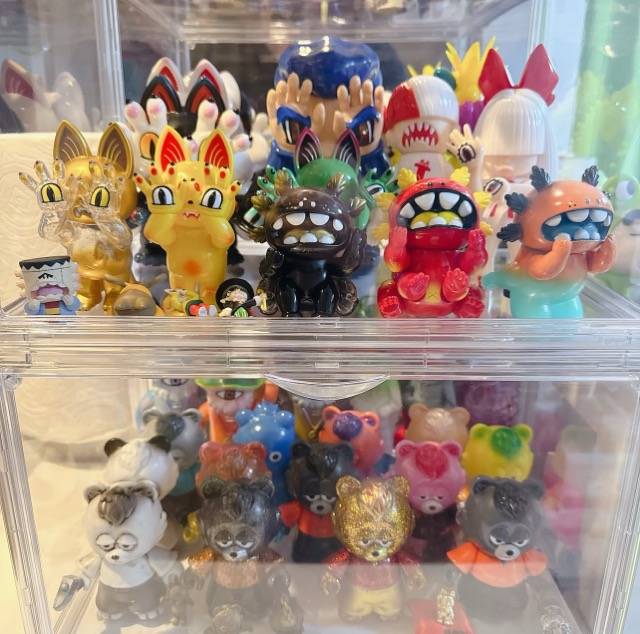 デカキン、ソフビ棚を公開「今日が最後のこの配置…」ファンから期待の声続出