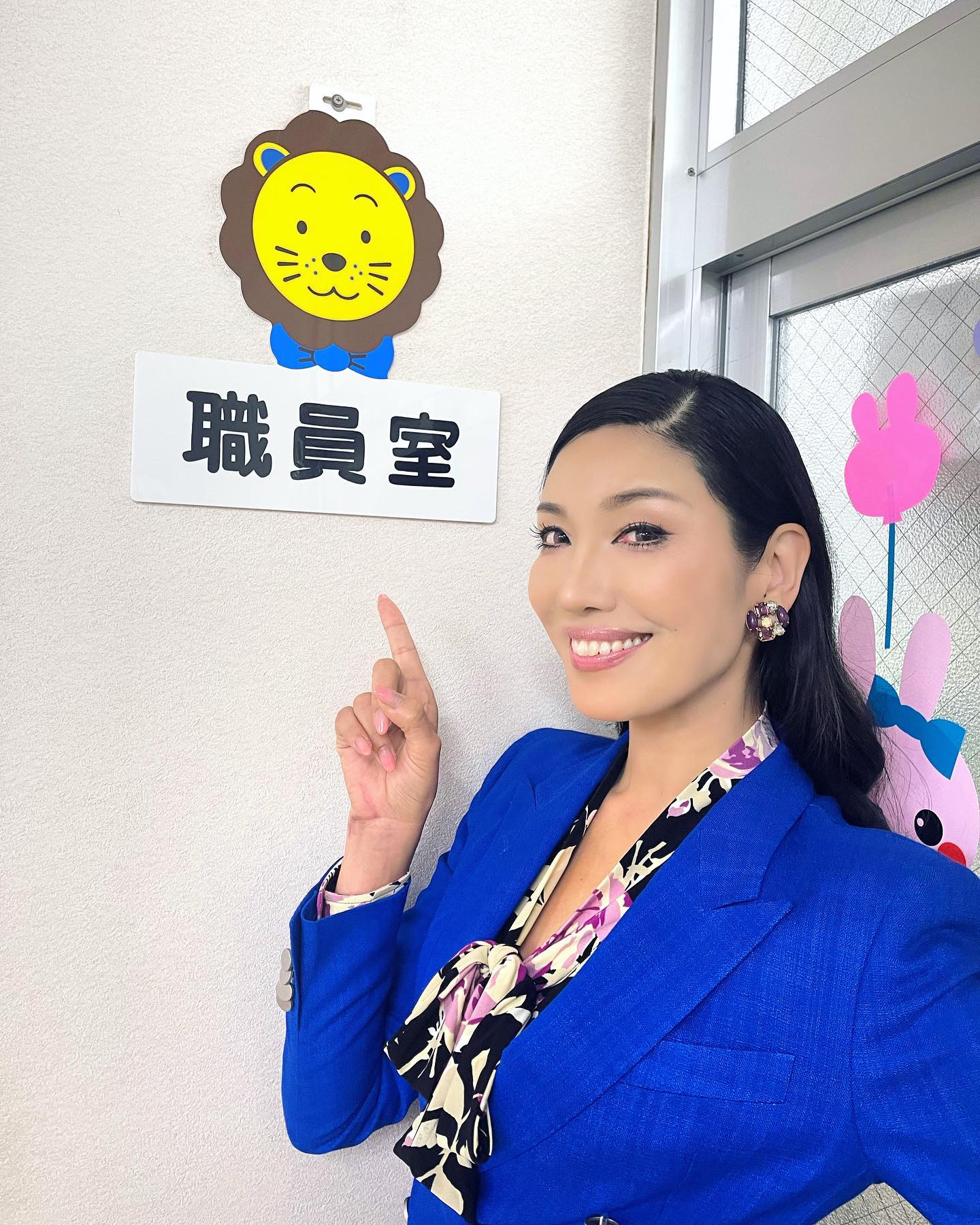 「もぉ目に入るものが全て癒し🍀」アンミカが幼稚園での撮影で癒される🦁