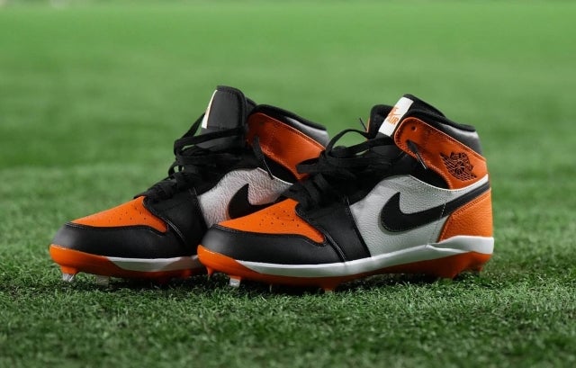 ジャイアンツシューズ ブラック×オレンジ　BCFS6901YG ジャイアンツシューズ ブラック×オレンジ BCFS6901YG 9FIFTY 読売