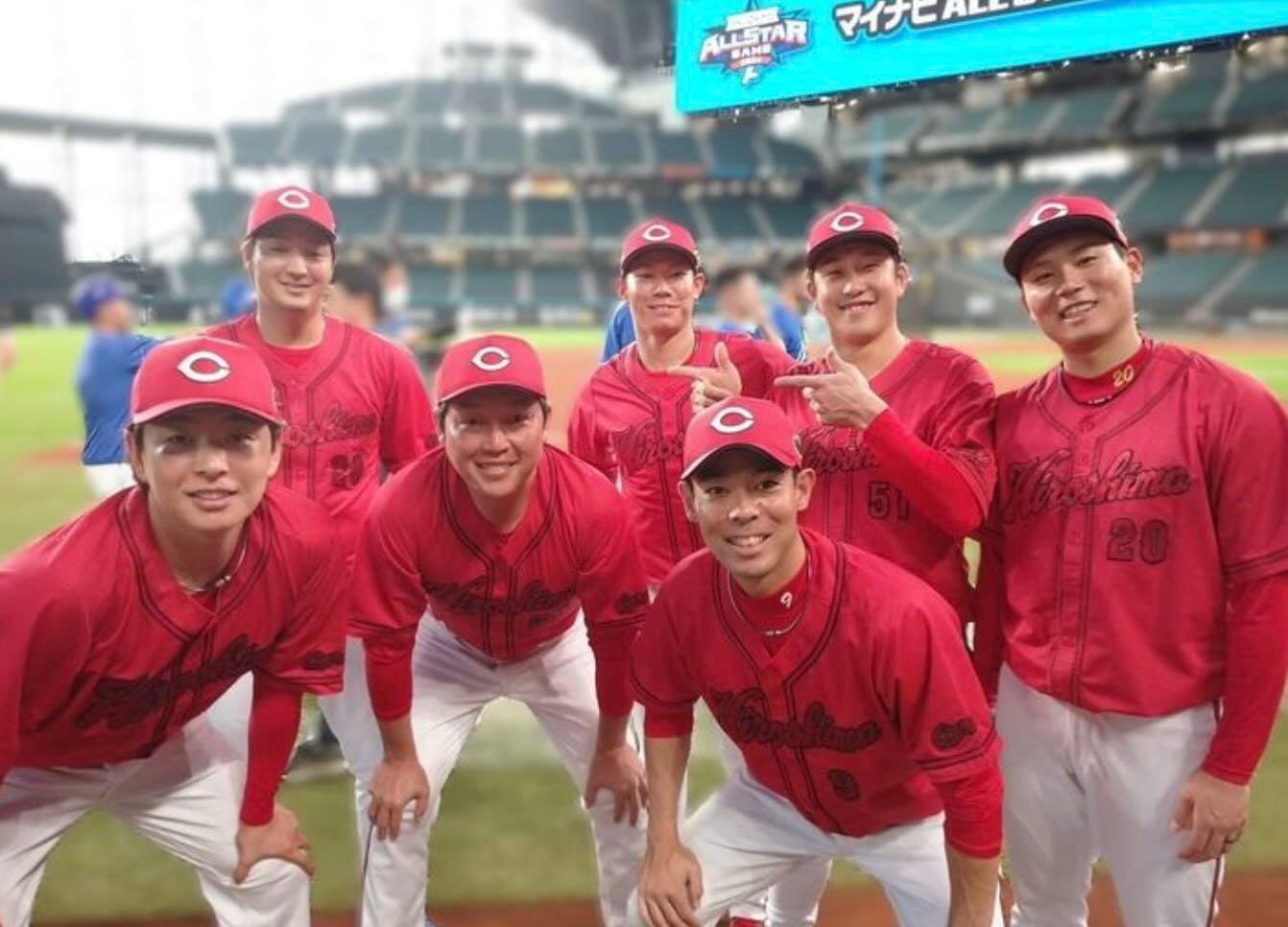 家族写真!?新井監督がスペシャルショットを公開