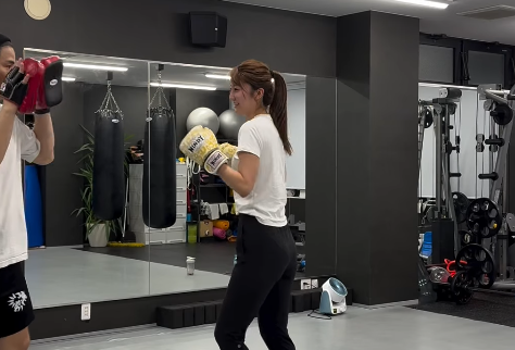 衝撃の戦慄キック！“女子格”ファイターが見せた異次元ムーブに反響