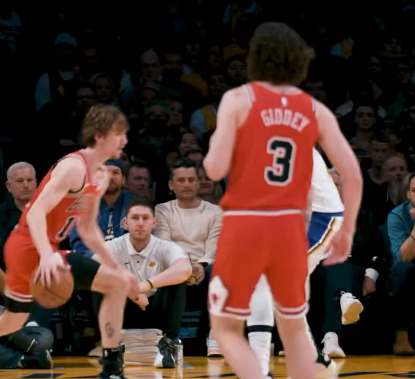 「飛んだルーキー」マタス・ブゼリス、衝撃ダンクに会場どよめく！ブルズ公式が動画公開