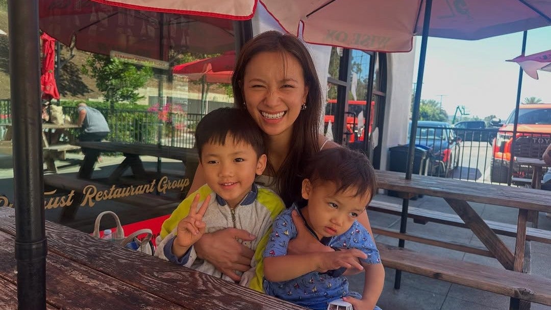 “母の顔”に反響…海外で奮闘する人気モデルが見せた家族愛のかたち