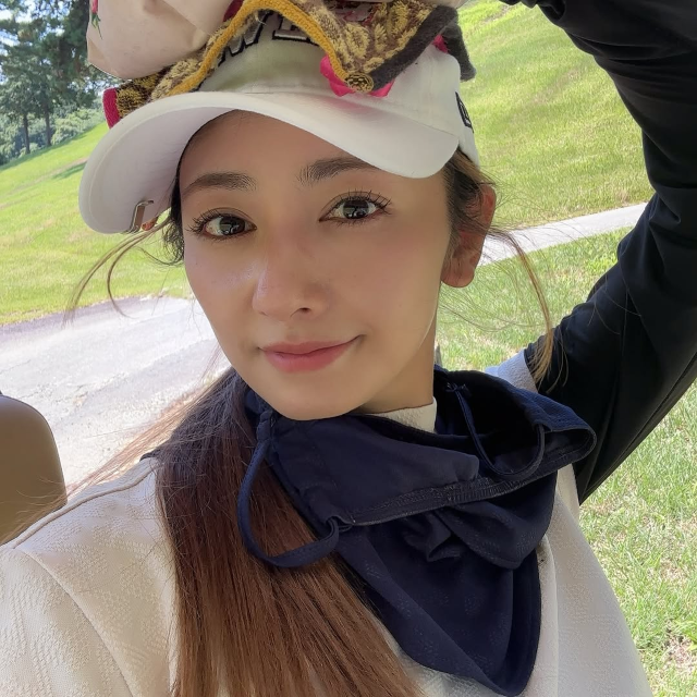 「ベストが83になりました」元レースクイーン美人モデル、ゴルフでベスト更新に可愛すぎるスマイルのインスタ投稿！