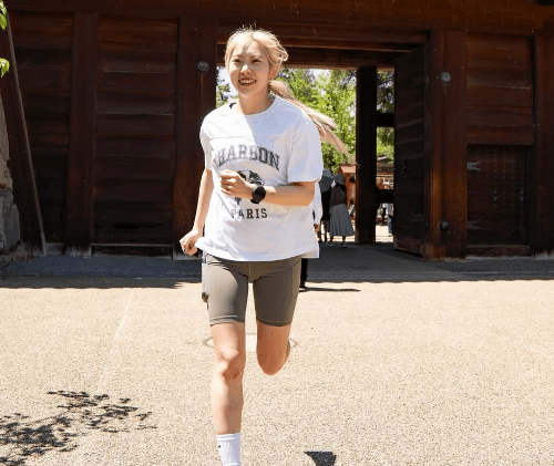 金髪の美女ランナー、長野で魅せたトレイルランニングショットを公開！パワースポットのフォトも含め見ごたえシーンが満載