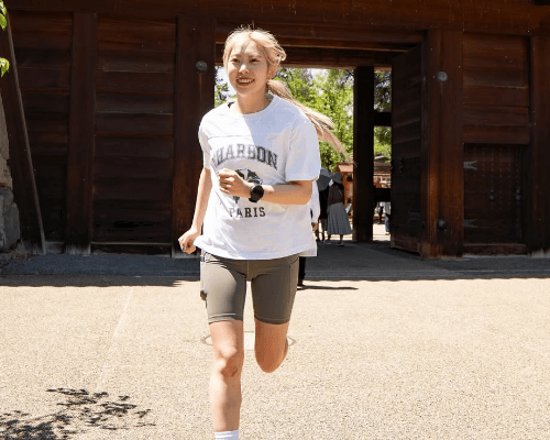 金髪の美女ランナー、長野で魅せたトレイルランニングショットを公開！パワースポットのフォトも含め見ごたえシーンが満載