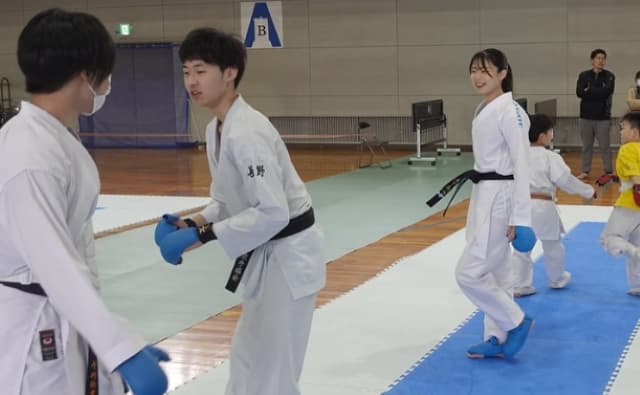 空手アドバイザー・岩戸美紗がセミナー参加を報告！子供たちと交流