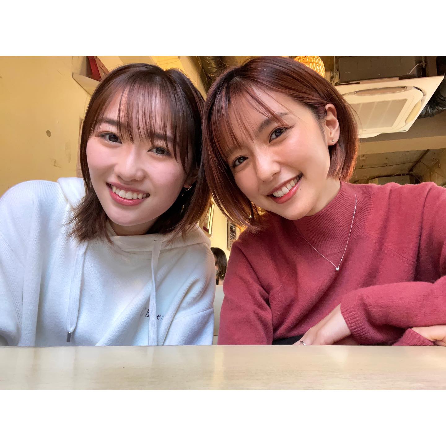 可愛すぎる2S⁉真野恵里菜が元「モー娘。」工藤 遥と久々の再開を喜ぶ📸✨