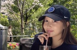 「春って最高…」野村彩也子、桜舞うテラスランチに癒やされるファン続出！