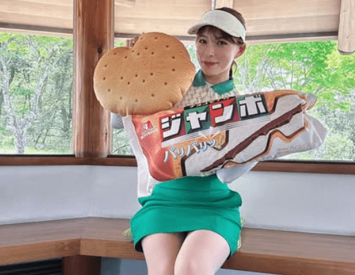 元アイドルのゴルフ美女子、ギガ級にビッグな”モナカ・ショット”を披露！ファン驚愕「これ程チョコモナカジャンボが似合う女性が居たとは」