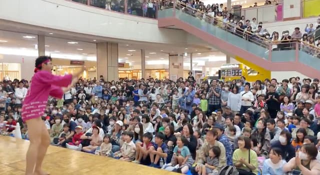 「実際スーパーハッピーおっぱっぴーでした」小島よしおがゆめタウンで大盛り上がりのイベント実施