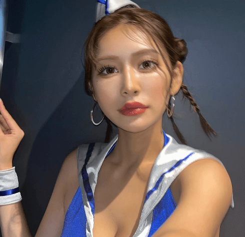 「とても可愛い」人気ラウンドガール、”キャプテン・ショット”の自撮り姿を披露！ファン熱視線