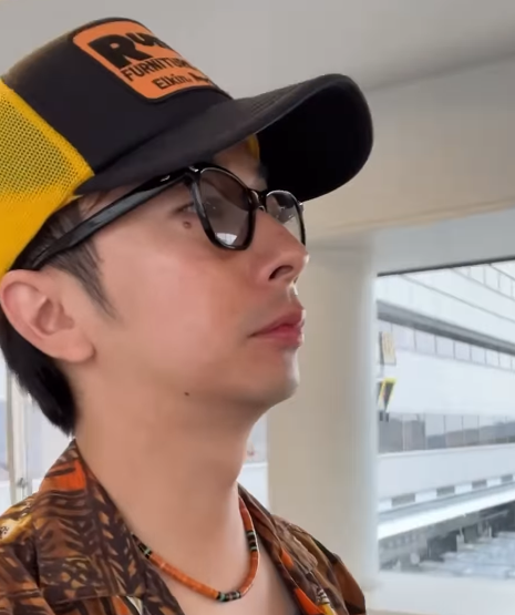 河合郁人、ヴィンテージ×空旅の粋コーデ披露！「かっこよすぎる…」とリール動画にファン大興奮