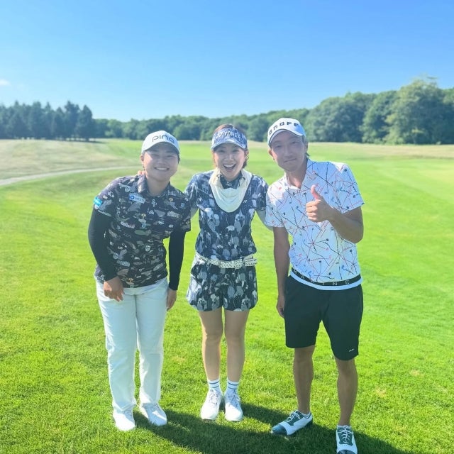 潮田玲子が「洋芝に苦戦」しながらも笑顔満開！チャリティ大会で繋がる“ゴルフのご縁”が熱すぎた