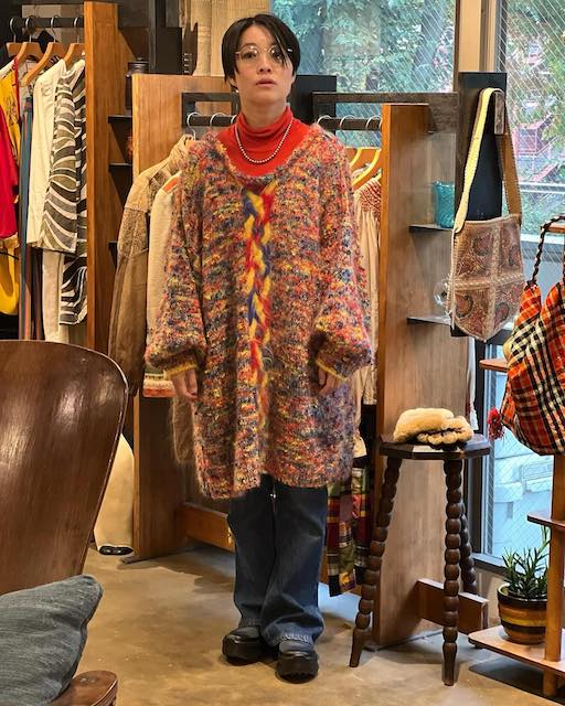 古着女子イモトが個性派ニットでコーディネート！「めっちゃおしゃれ！！」